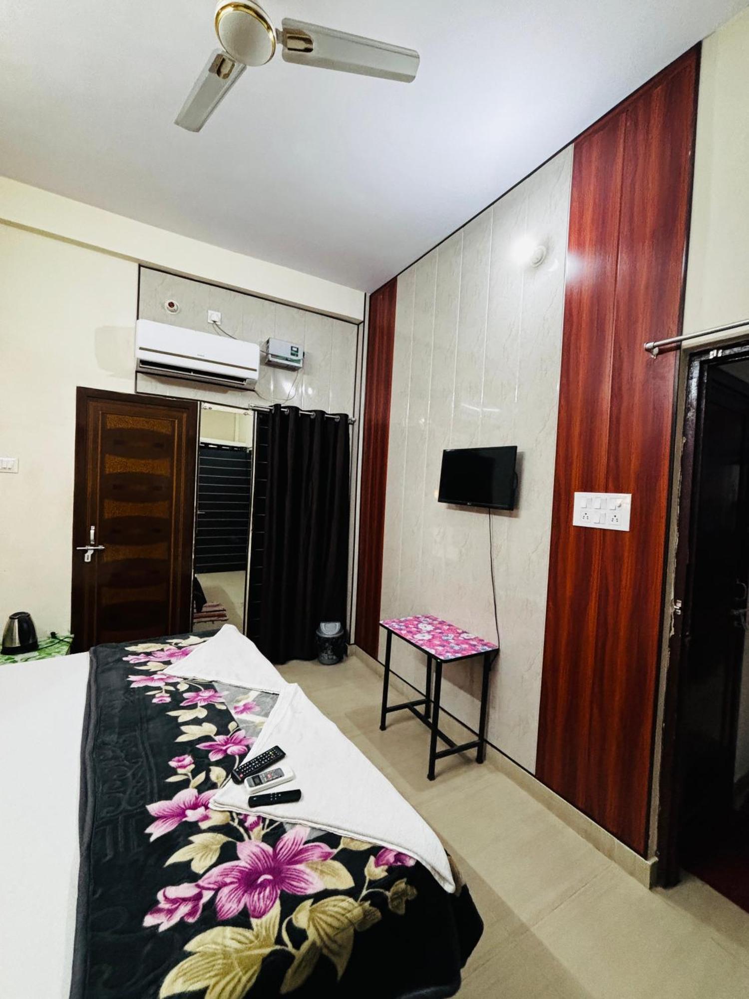 Gully Ghar Hotel Varanasi Exterior photo